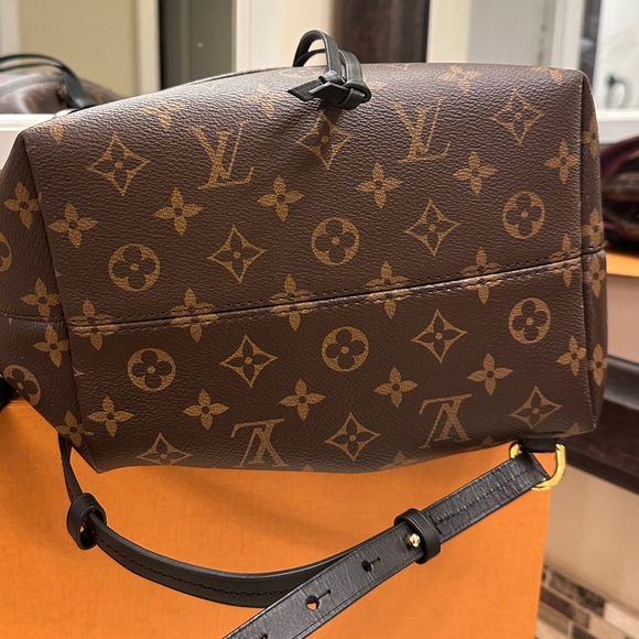 ✨AUTHENTIC Louis Vuitton Drawstring Backpack - Picture 4 of 6